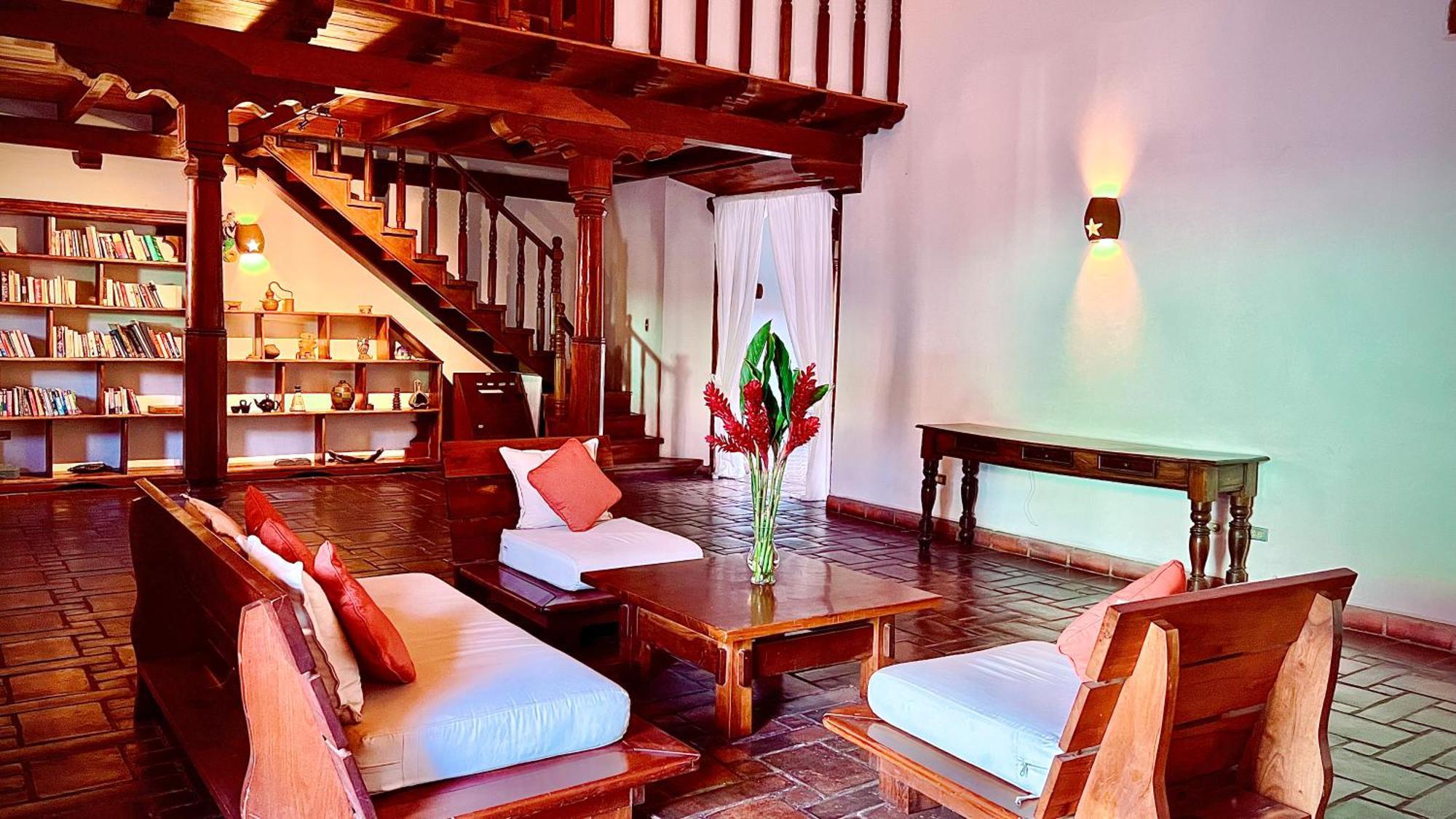 Miss Margrits Bed & Breakfast กรานาดา ภายนอก รูปภาพ